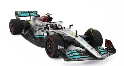 Minichamps 1:18 Mercedes-AMG Petronas W13E #44 Lewis Hamilton Brazil  2022