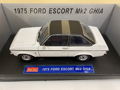 SUNSTAR 1:18 1975 Ford Escort MKII Ghia in white